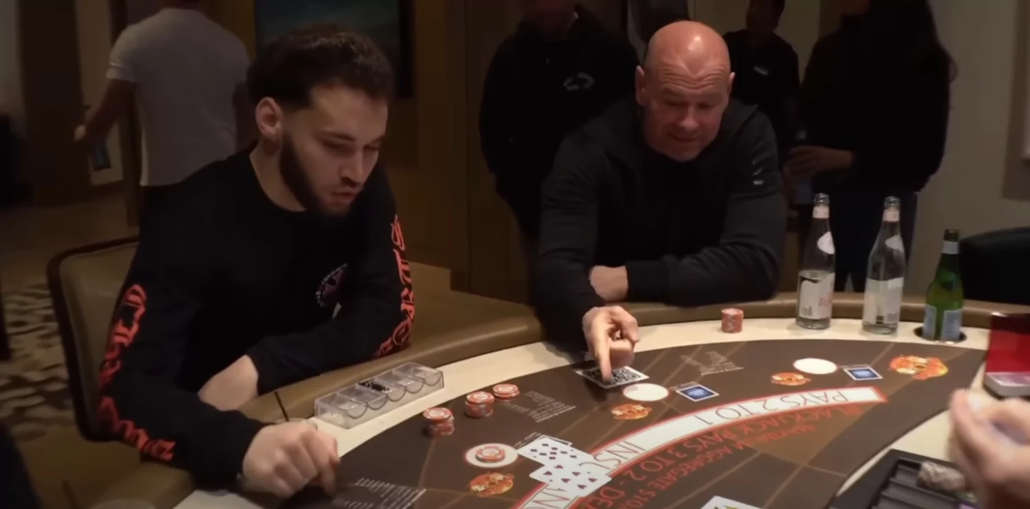 Adin Ross en Dana White spelen samen blackjack